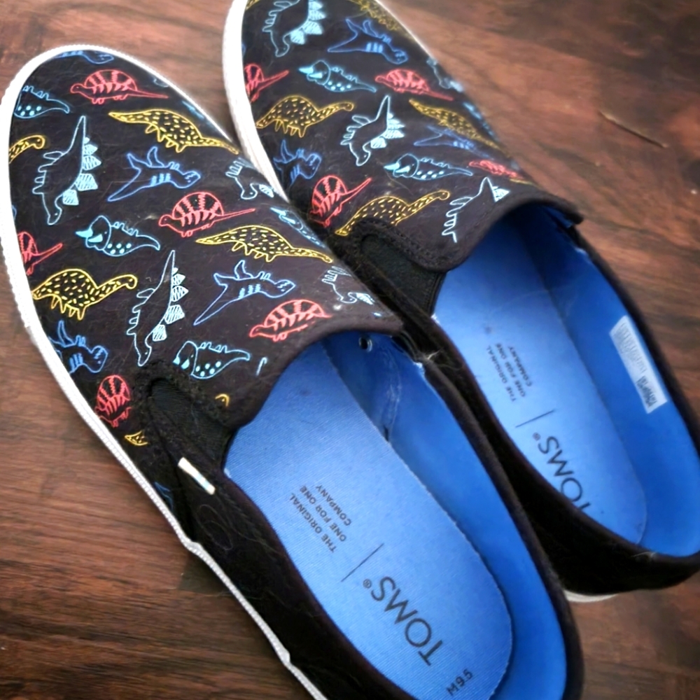 Toms Black Rainbow Glow in the dark Dinosaur Slip On Sneakers size 9.5 Unisex